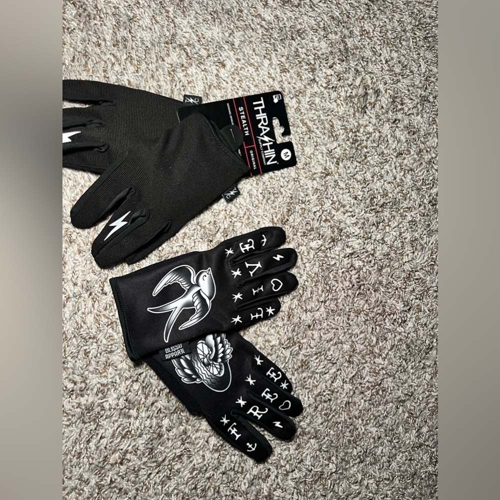 Riding gloves womens size medium thrasher .. both never used